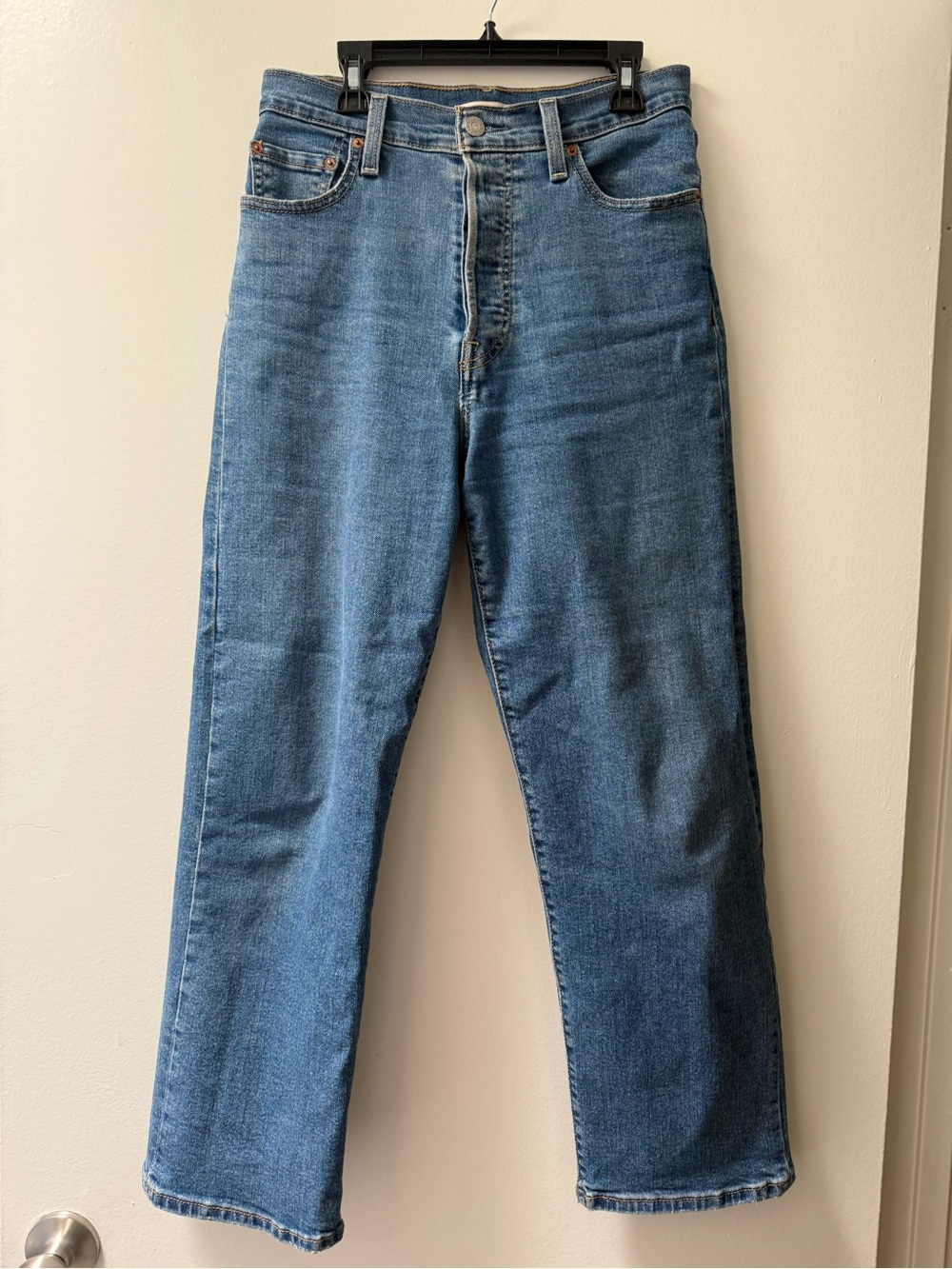 Levi's Ribcage Straight Ankle Jeans in Medium Blue Wash